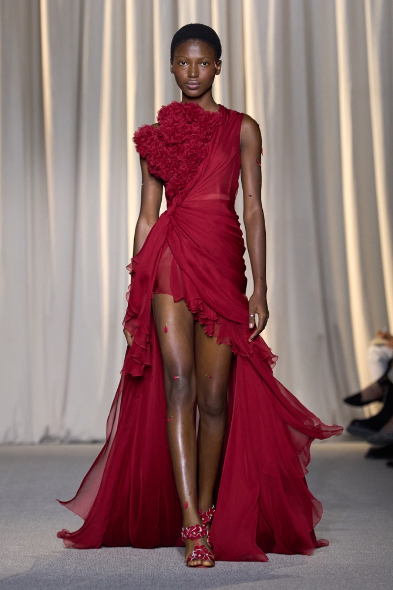 Paris: Giambattista Valli Haute Couture Automne Hiver 2024-2025